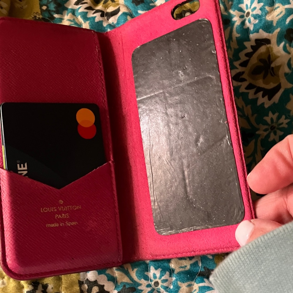 Louis Vuitton Brown Monogram Authentic 💯
Fits a 2020 or 2022 Iphone - Picture 4 of 5